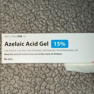 Azelaic Acid Gel 15% - White and Blue